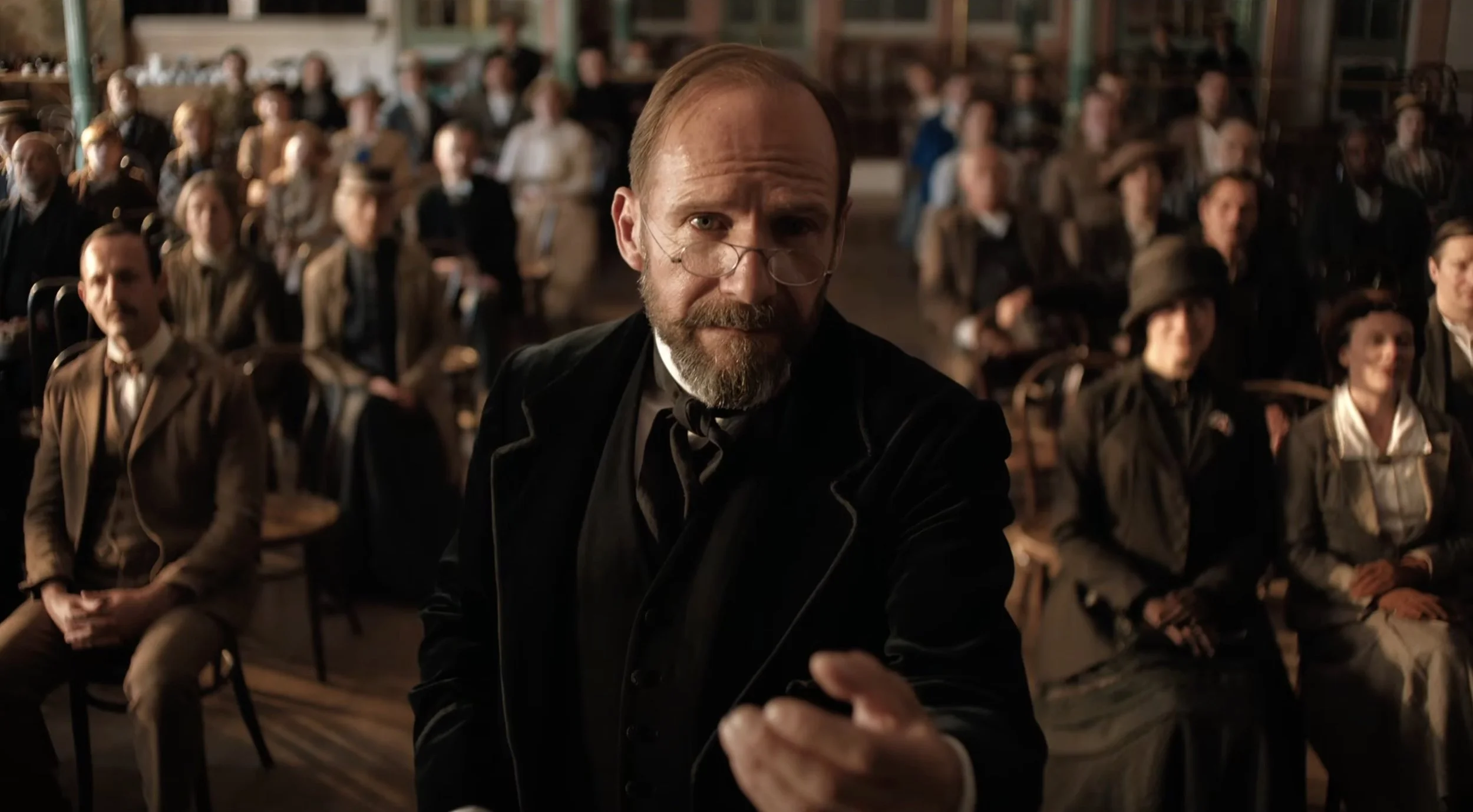 Ralph Fiennes leads a choir through the warfares in the war in the trailer of the choir